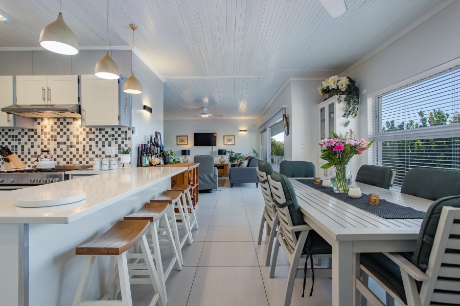 5 Bedroom Property for Sale in Uitsig Western Cape